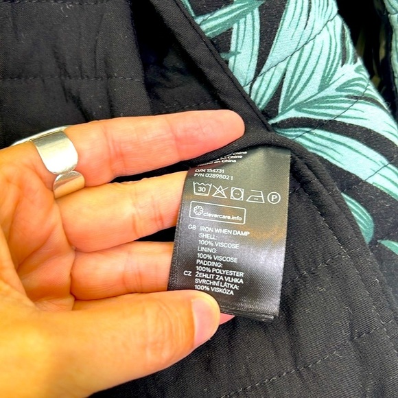 H&M - Tropical Black & Green Quilted Tie Waist Open Long Sleeve Cardigan Size 6 - Picture 8 of 10